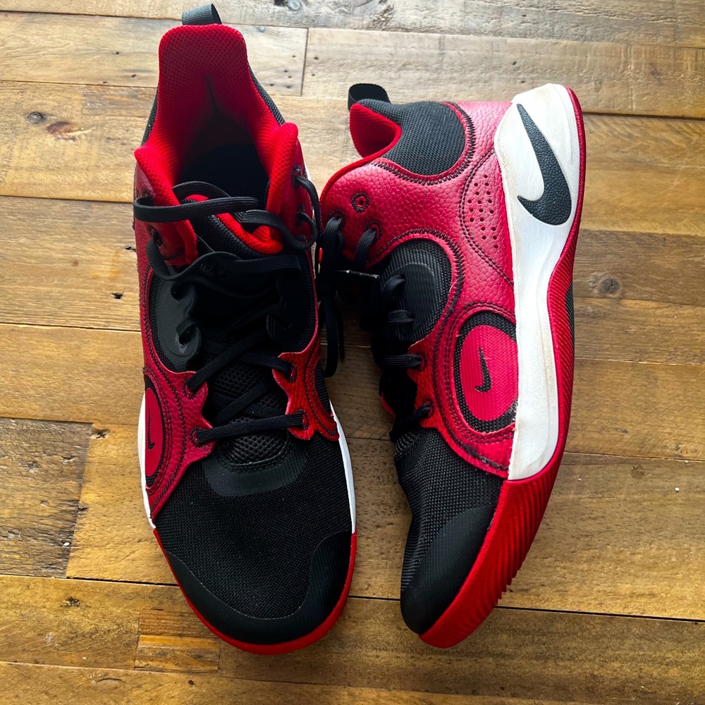 Nike Men's Fly by Mid 2 NBK Basketball Sneakers
